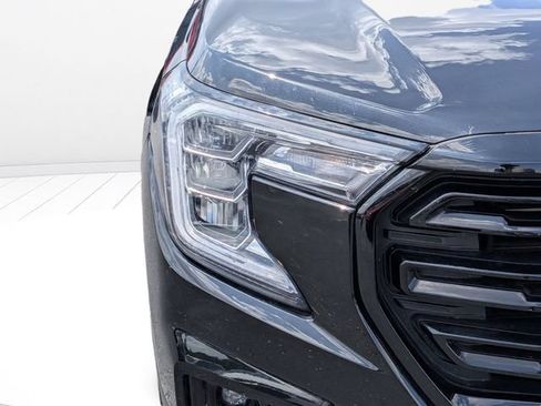 Used 2022 GMC Terrain SLT w/ Infotainment Package II FWD image 8