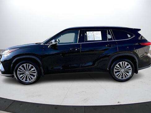 Used 2021 Toyota Highlander Platinum image 5