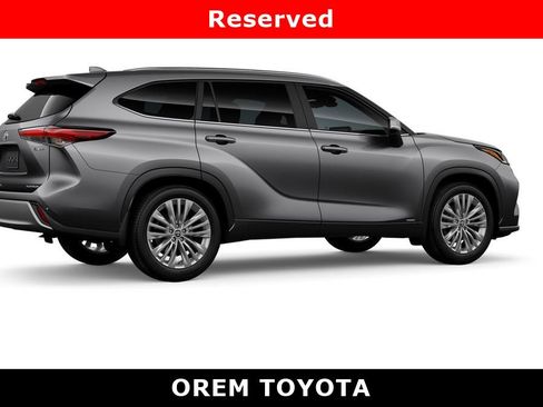 New 2026 Toyota Highlander Platinum image 11