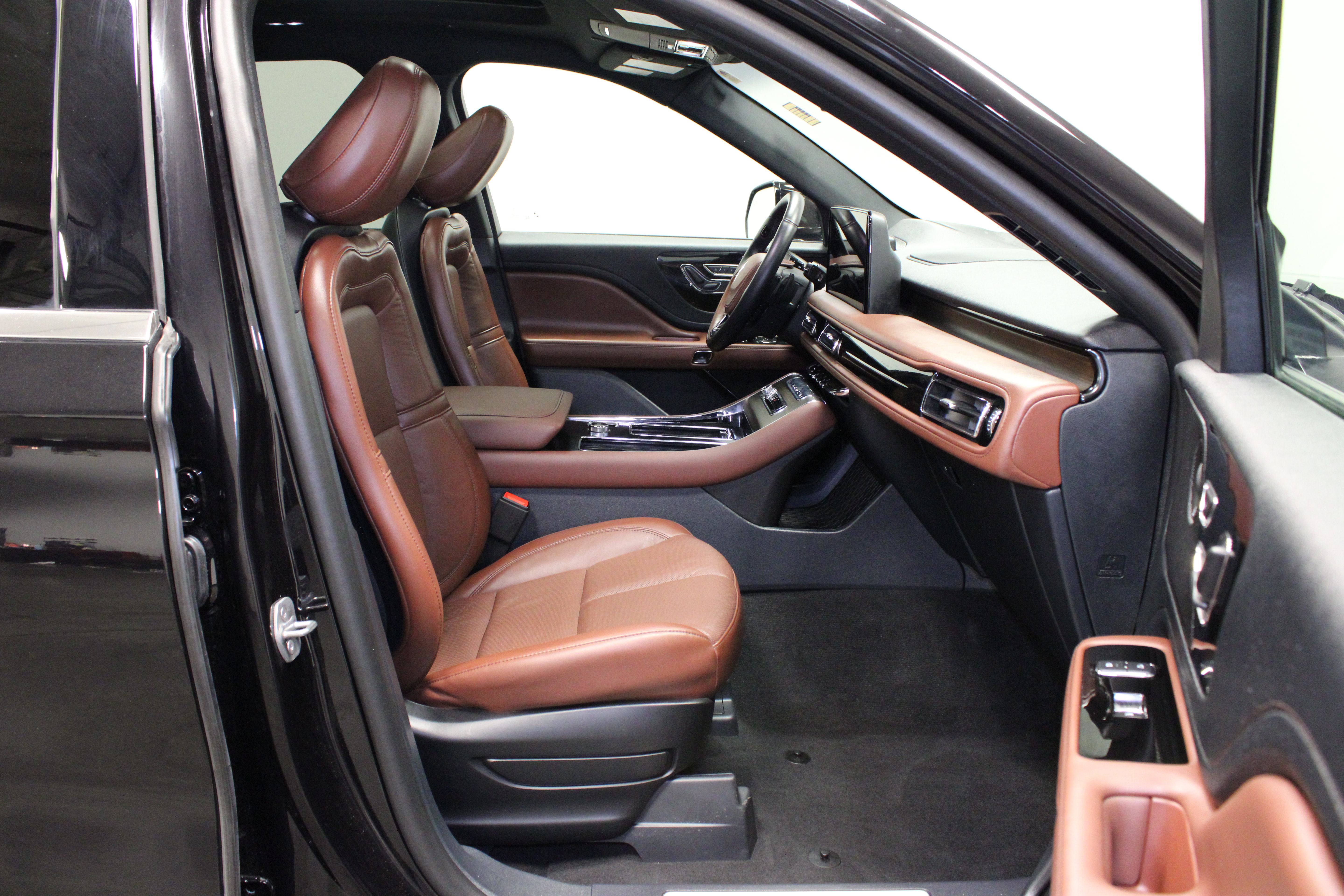 Used 2025 Lincoln Aviator Reserve AWD/4WD image 15