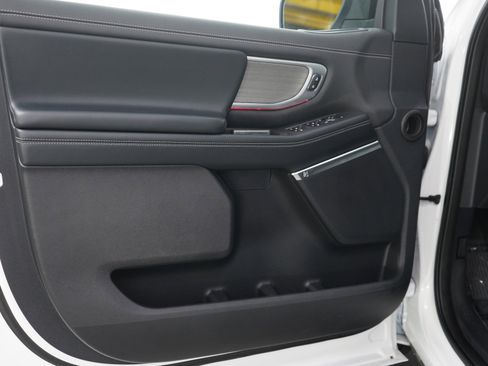 Used 2025 Ford Expedition Max Platinum AWD/4WD image 23
