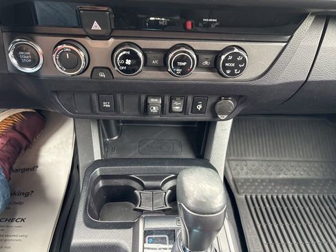 Used 2018 Toyota Tacoma TRD Sport AWD/4WD image 25