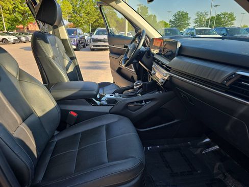 Used 2024 Kia Telluride EX w/ EX Captain's Chair Package FWD image 10