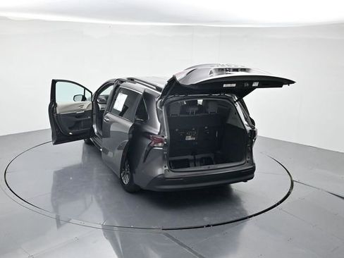 Used 2024 Toyota Sienna XLE image 44