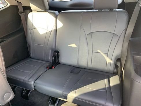 Used 2020 Buick Enclave Essence FWD image 19