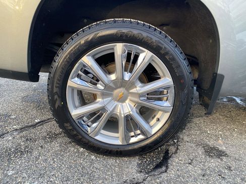 Used 2024 Chevrolet Silverado 1500 High Country w/ Technology Package image 10