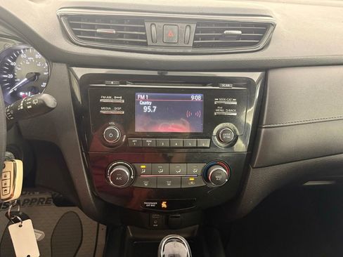 Used 2017 Nissan Rogue S FWD image 25