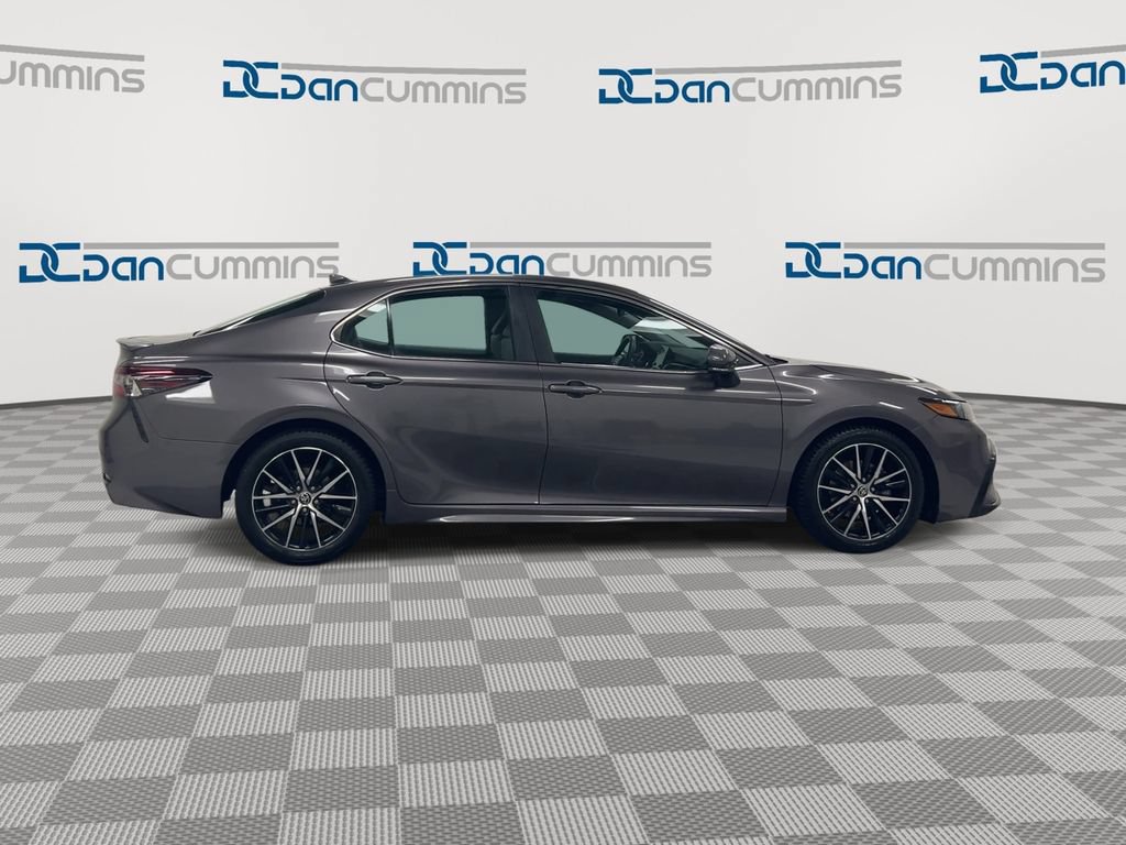 Used 2022 Toyota Camry SE FWD image 9