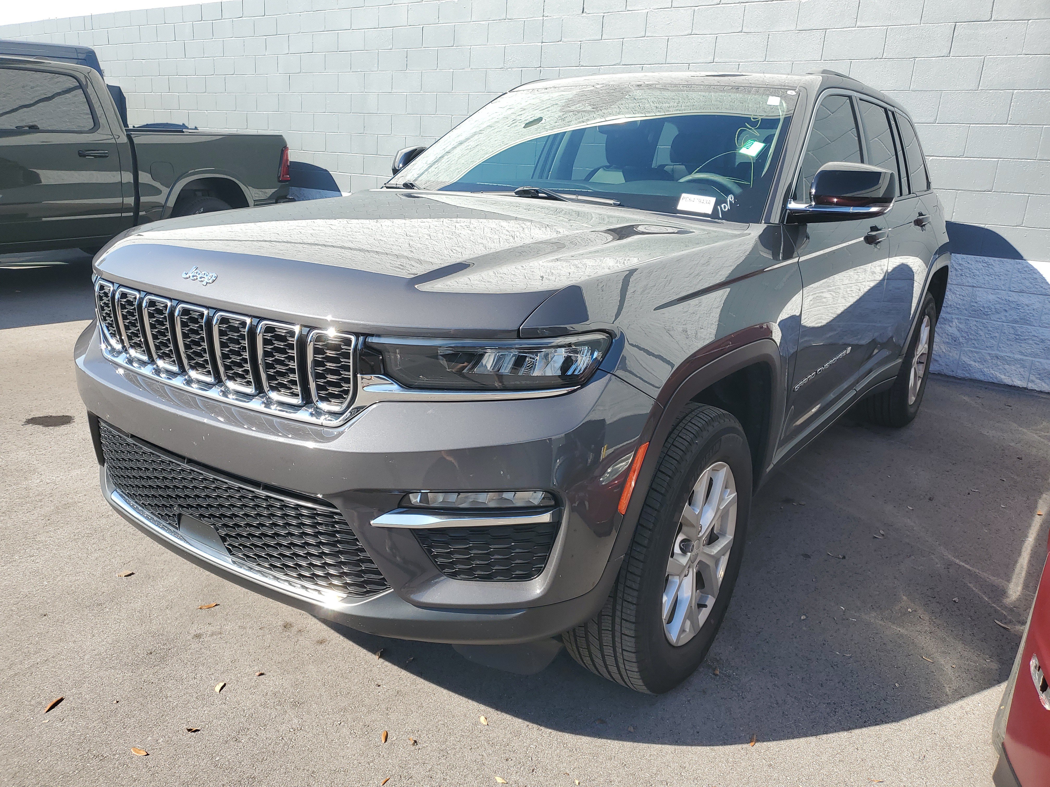 Used 2023 Jeep Grand Cherokee Limited RWD image 4