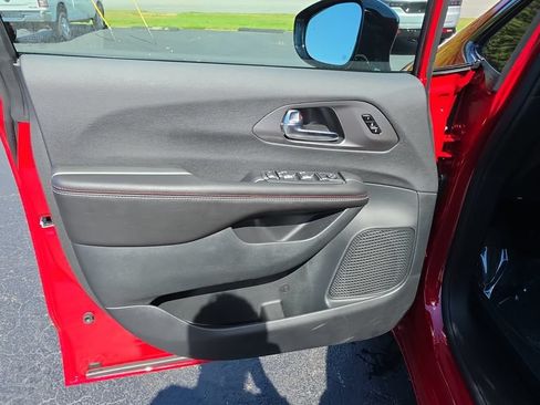 New 2027 Chrysler Pacifica Select FWD image 24