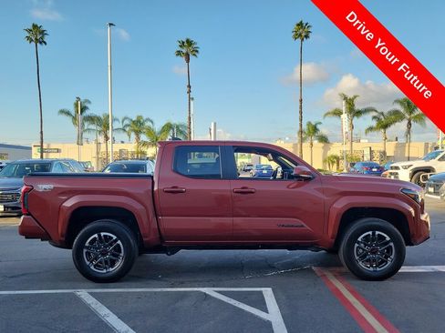 Used 2025 Toyota Tacoma TRD Sport AWD/4WD image 31