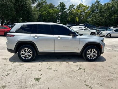 Used 2022 Jeep Grand Cherokee Limited AWD/4WD image 18