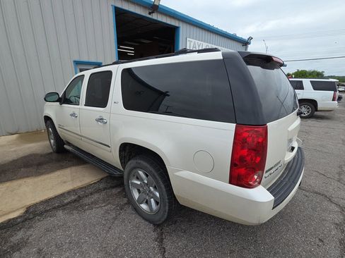 Used 2012 GMC Yukon XL SLT w/ SLT Chrome Package AWD/4WD image 4