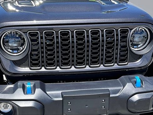 Used 2025 Jeep Wrangler Unlimited Rubicon 4xe w/ Convenience Group AWD/4WD image 29