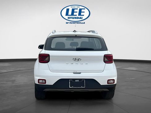 Certified 2025 Hyundai Venue SEL image 5