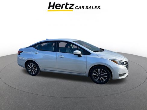 Used 2025 Nissan Versa SV image 1