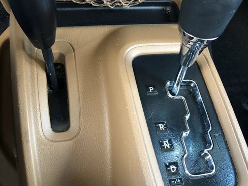 Used 2015 Jeep Wrangler Unlimited Sahara w/ Connectivity Group AWD/4WD image 19