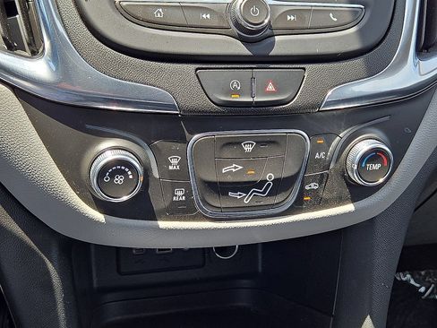 Used 2022 Chevrolet Equinox LT FWD image 29