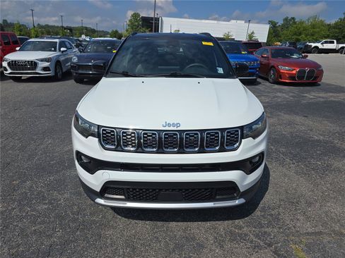 Used 2025 Jeep Compass Limited AWD/4WD image 8
