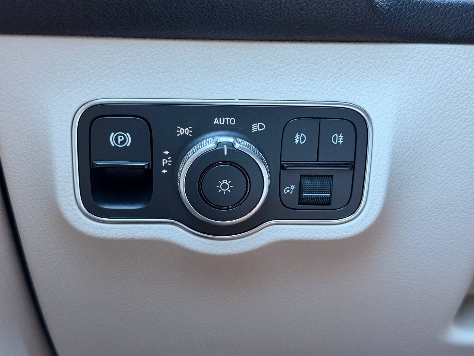 Certified 2023 Mercedes-Benz GLB 250 image 23