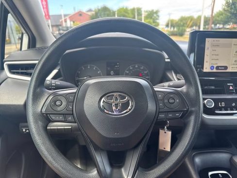 Used 2025 Toyota Corolla LE FWD image 17