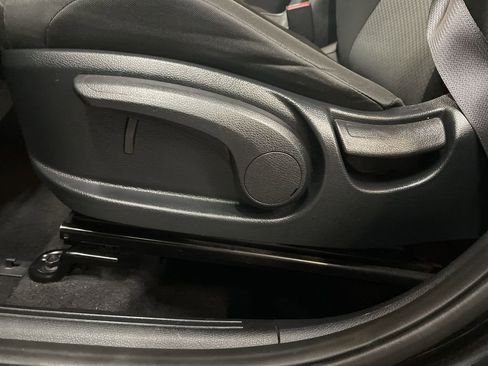 Used 2023 Kia Soul LX w/ LX Technology Package image 12