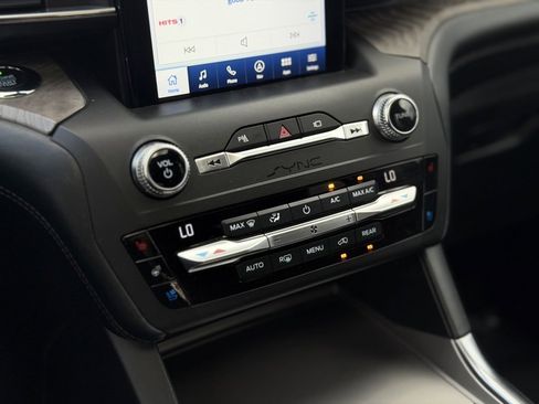 Used 2020 Ford Explorer Platinum w/ Premium Technology Package image 26