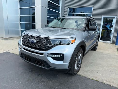 Certified 2023 Ford Explorer XLT w/ Equipment Group 202A AWD/4WD image 5