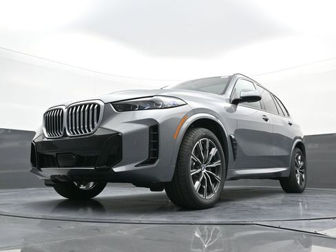 New 2026 BMW X5 xDrive40i w/ M Sport Package image 24