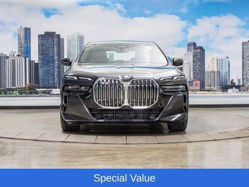 Used 2025 BMW 750e xDrive w/ Premium Package AWD/4WD image 3