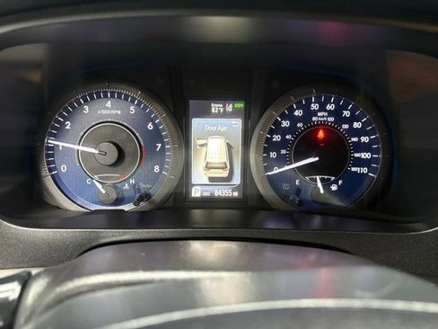 Used 2019 Toyota Sienna XLE w/ XLE Navigation Package FWD image 50