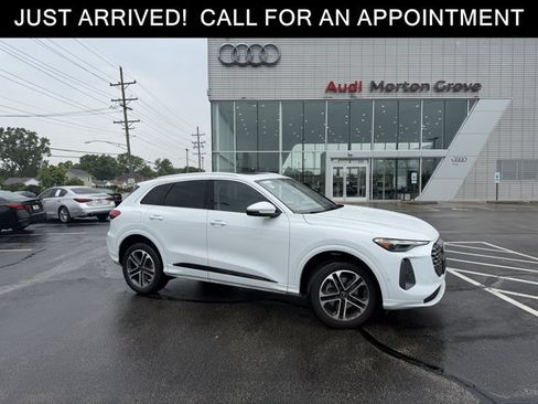 Used 2025 Audi Q5 Premium w/ Convenience Package AWD/4WD image 1