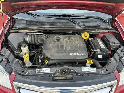 Used 2015 Chrysler Town & Country Touring-L w/ Driver Convenience Group FWD image 9