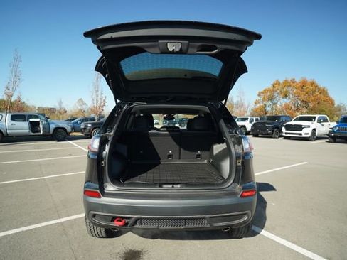 Used 2022 Jeep Cherokee Trailhawk image 17