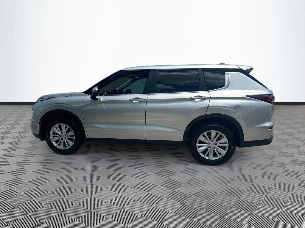 Used 2025 Mitsubishi Outlander ES FWD image 9