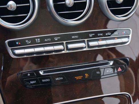 Used 2018 Mercedes-Benz GLC 300 4MATIC image 28
