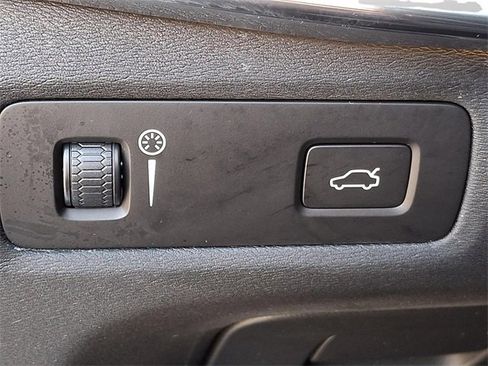 Used 2018 Volvo S90 T6 Inscription w/ Convenience Package image 22