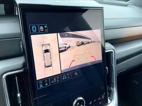 Used 2025 GMC Yukon Denali AWD/4WD image 27