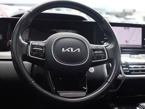 Certified 2022 Kia Sorento SX image 2