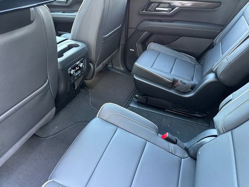 New 2026 GMC Yukon Elevation w/ Elevation Premium Package AWD/4WD image 11