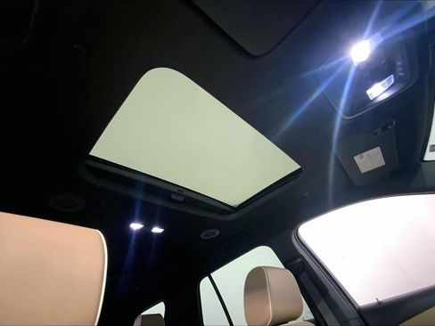 Used 2023 Chevrolet Traverse Premier image 29