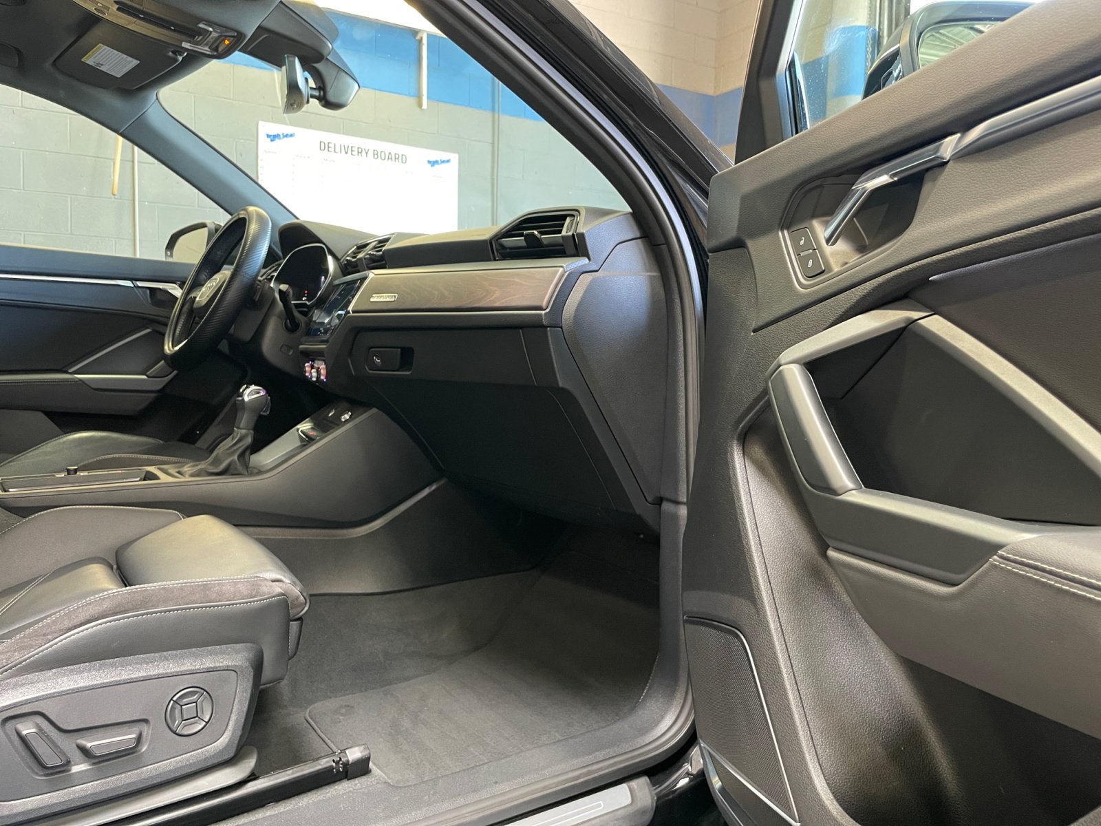 Used 2019 Audi Q3 2.0T Premium Plus w/ Premium Plus Package AWD/4WD image 30