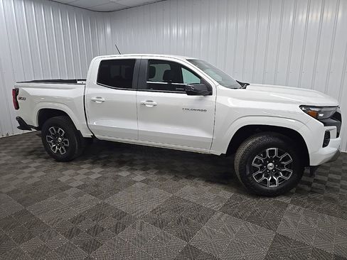 Used 2025 Chevrolet Colorado Z71 AWD/4WD image 1