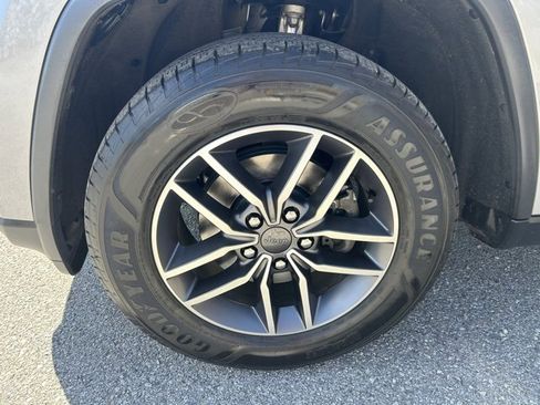 Used 2020 Jeep Grand Cherokee Limited w/ Premium Lighting Group image 12