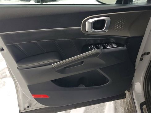 Certified 2022 Kia Sorento SX image 21