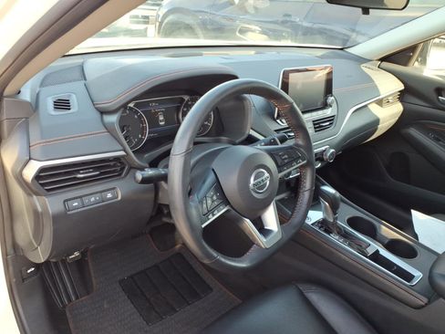 Certified 2022 Nissan Altima 2.5 SR image 6