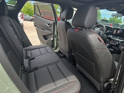 Used 2024 Chevrolet Trax RS w/ Sunroof Package FWD image 12