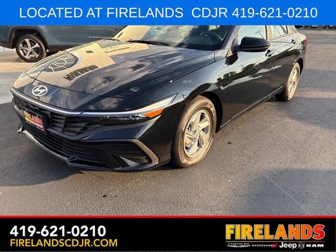 Used 2026 Hyundai Elantra SE FWD image 1
