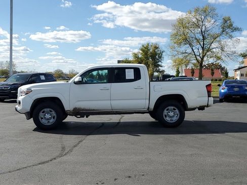Used 2019 Toyota Tacoma SR image 4