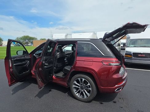 Used 2023 Jeep Grand Cherokee Overland w/ Luxury Tech Group IV AWD/4WD image 13